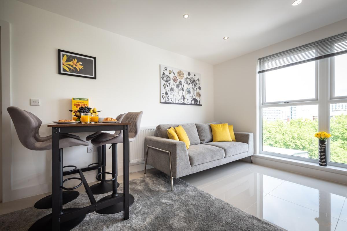 2 bedroom apartment on Atlantic Mansions 151 Albert Road South, City Centre, Southampton