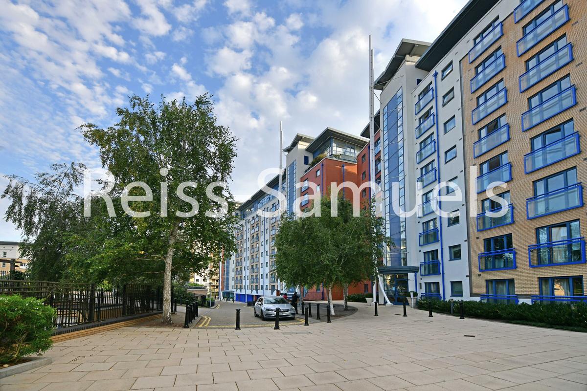 3 bedroom house for rent Newton Place, London, E14 3TT UniHomes