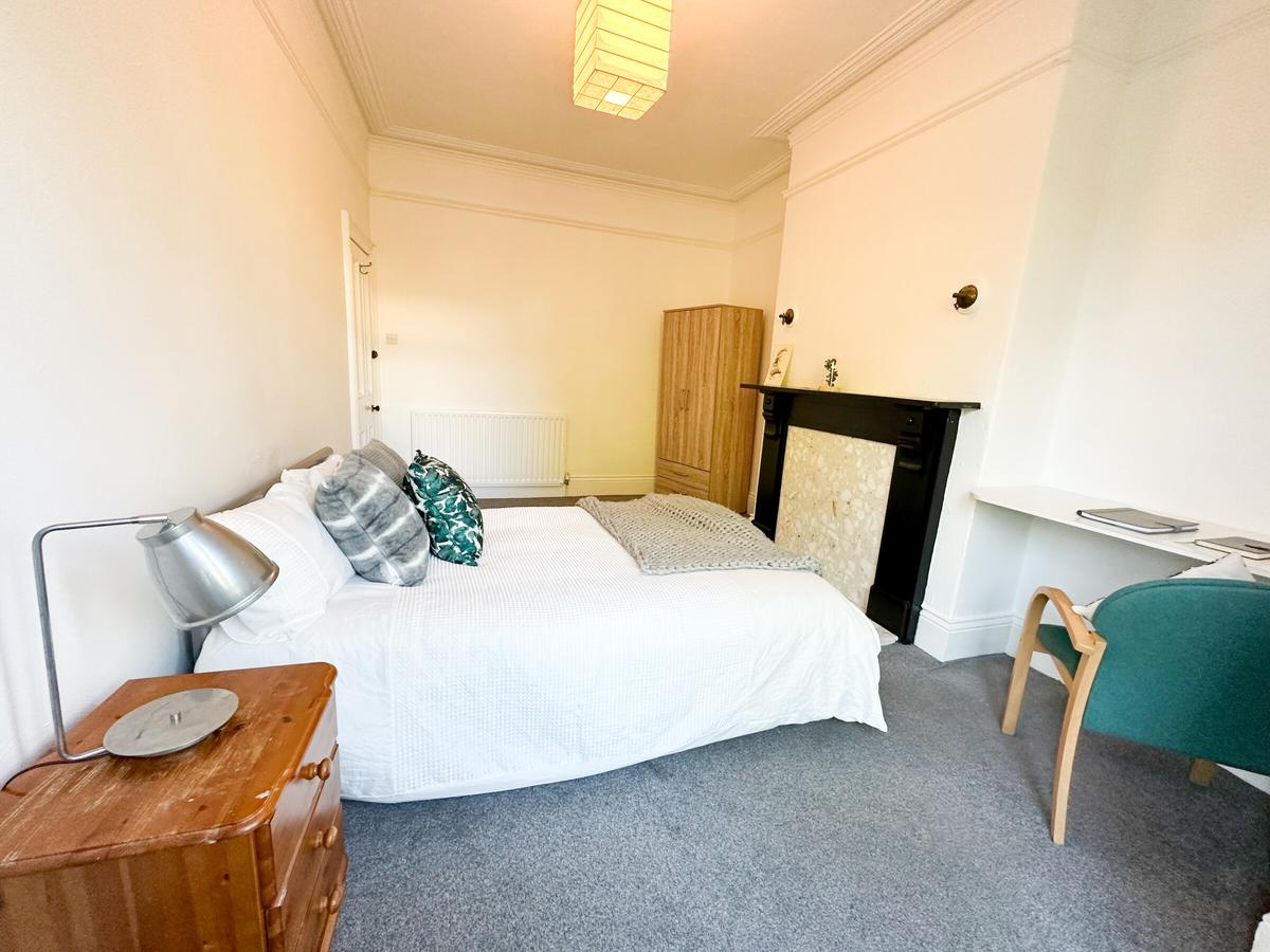 4 bedroom house for rent Gainsborough Grove, Newcastle, NE4 5PJ UniHomes