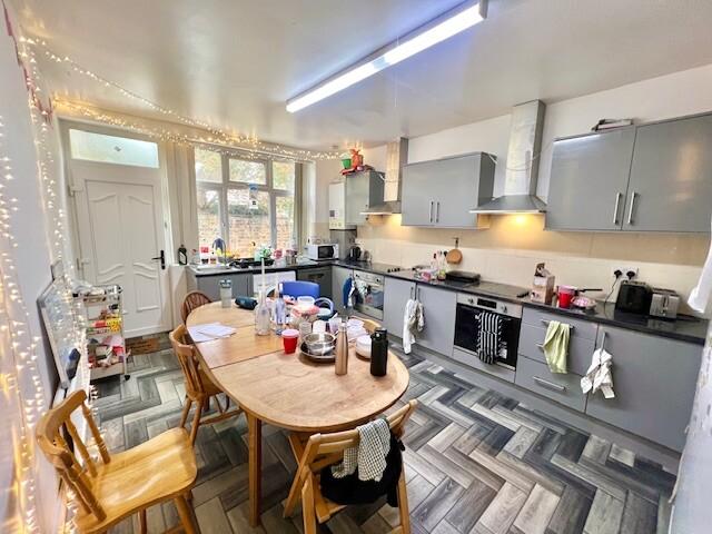 9 bedroom house on Regent Park Terrace, Hyde Park, Leeds