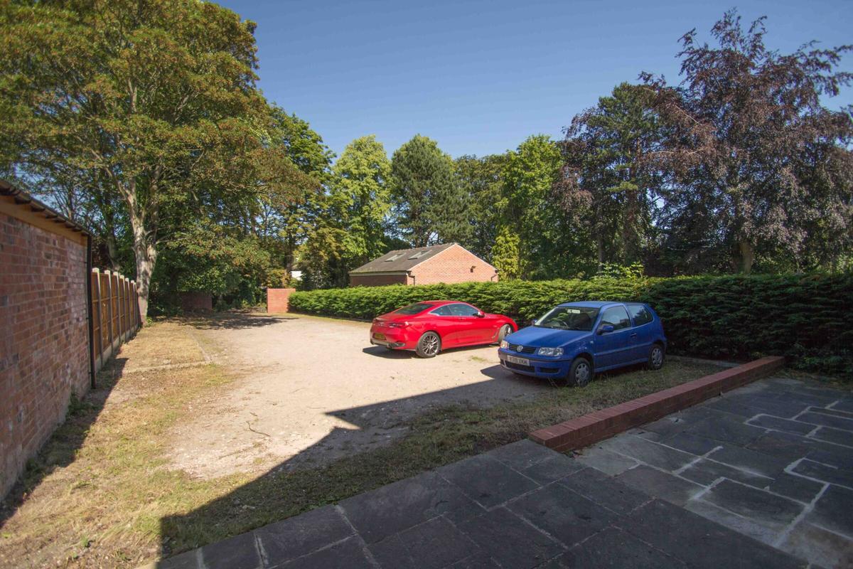 2 bedroom house for rent Otley Road Leeds, LS16 5JX UniHomes