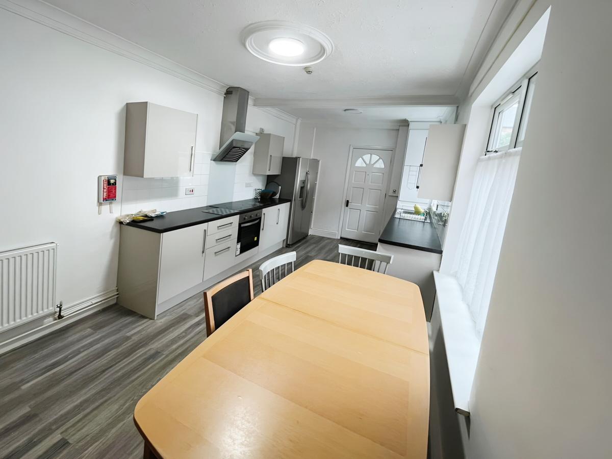 4 bedroom house for rent Stretton Road, Leicester, LE3 6BL UniHomes