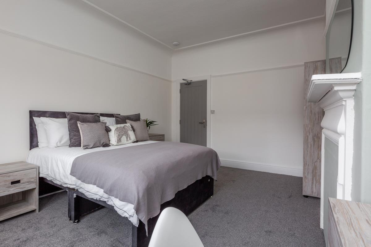 7 bedroom house for rent Queens Drive, Liverpool, L18 2DY UniHomes