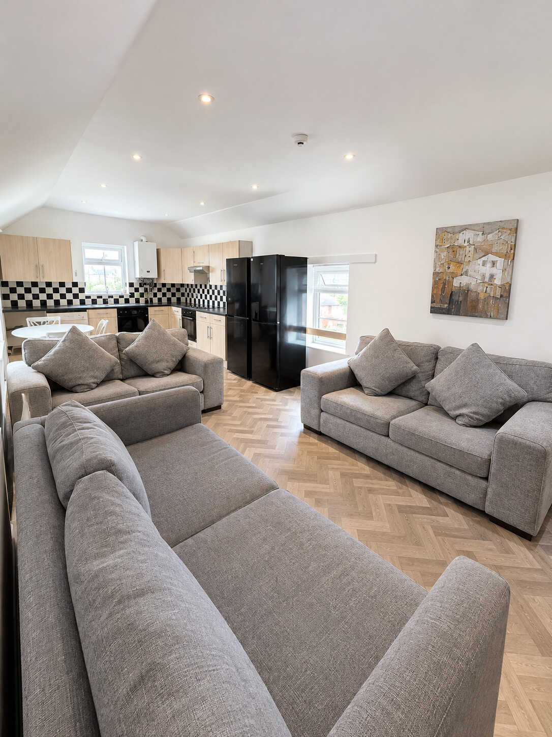 7 bedroom apartment on Woodville Road, Cathays, Cardiff