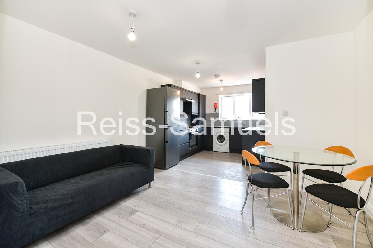 3 bedroom house on Ambassador Square, Canary Wharf, London