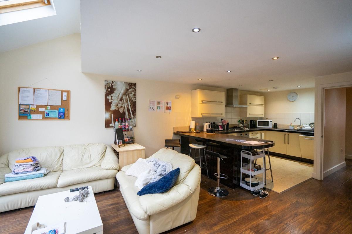 4 bedroom house for rent Eastleigh Road Leicester, LE3 0DB UniHomes