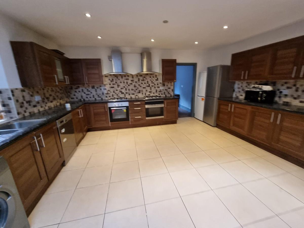 8 bedroom house for rent Oak Tree Lane Birmingham, B29 6HX UniHomes