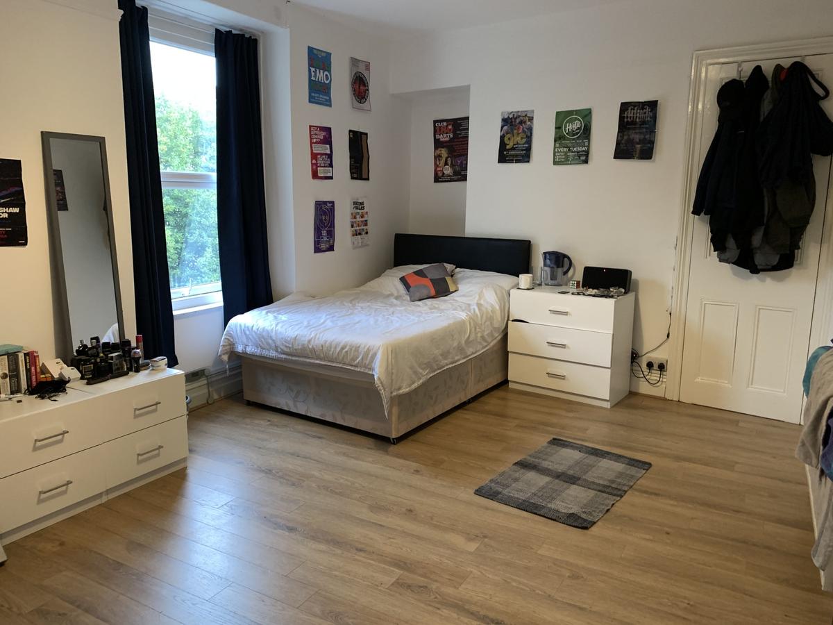 6 bedroom house on Bryn Y Mor Crescent, Brynmill, Swansea