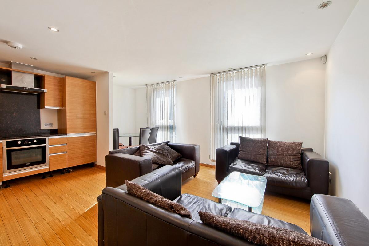 3 bedroom apartment on Westferry Road, Canary Wharf, London