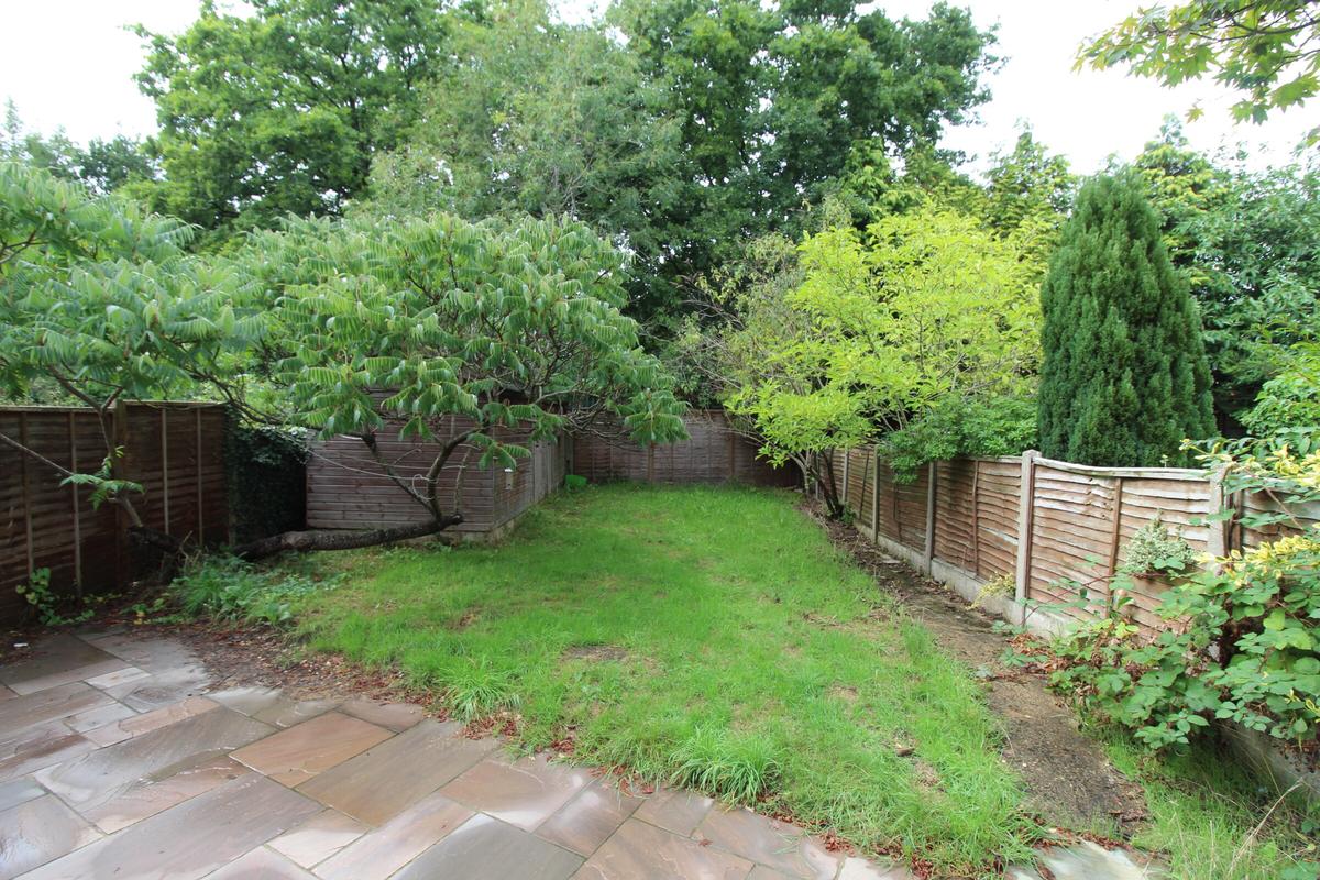 6 bedroom house for rent Yew Tree Drive, Surrey, GU1 1PD UniHomes