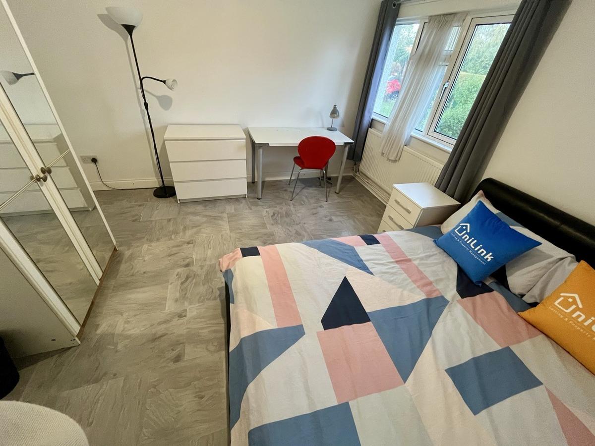 6 bedroom house on Orston Drive, Wollaton, Nottingham
