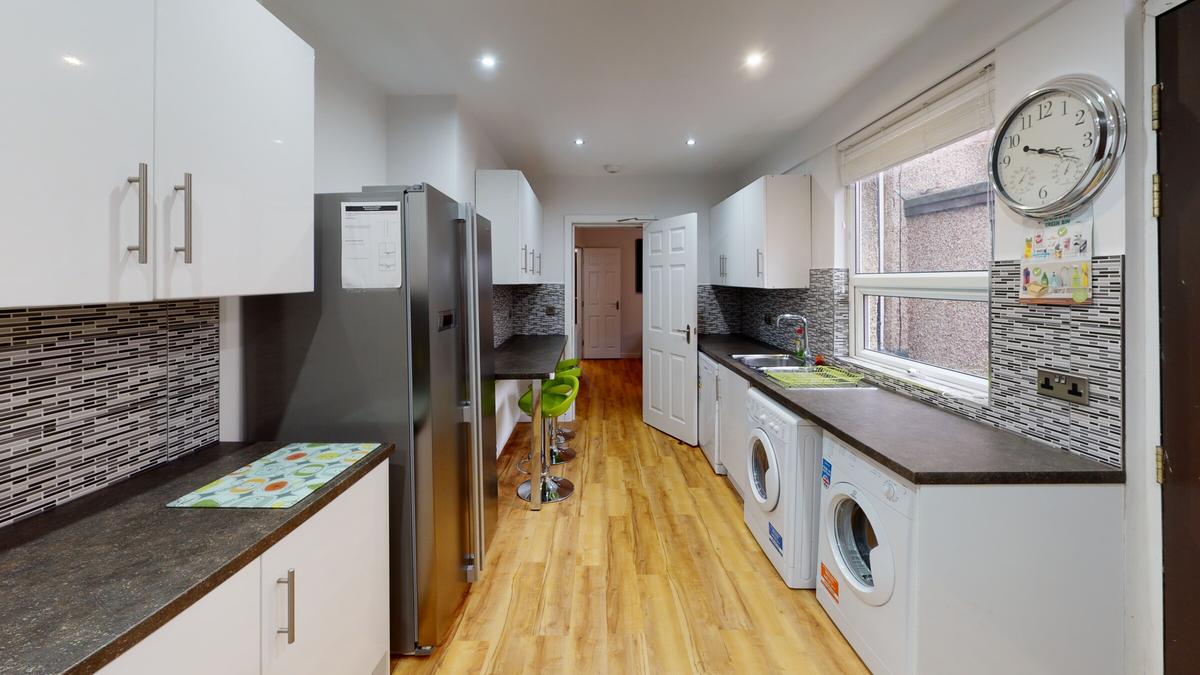 5 bedroom house on Burley Road, Hyde Park, Leeds