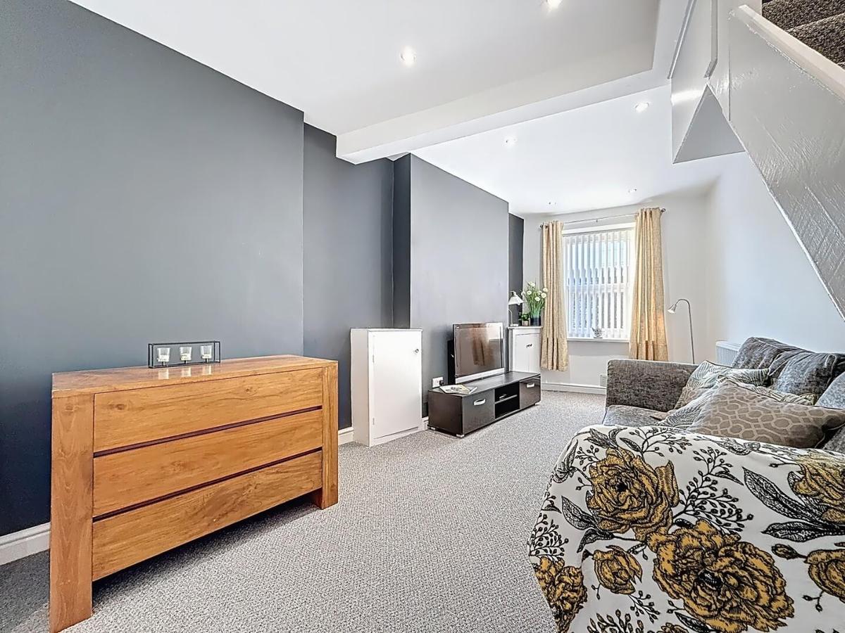 2 bedroom house on Cumnock Place, Adamsdown, Cardiff
