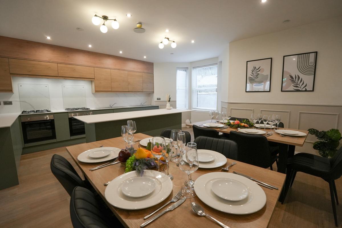 7 bedroom house on Gwydr Crescent, Uplands, Swansea
