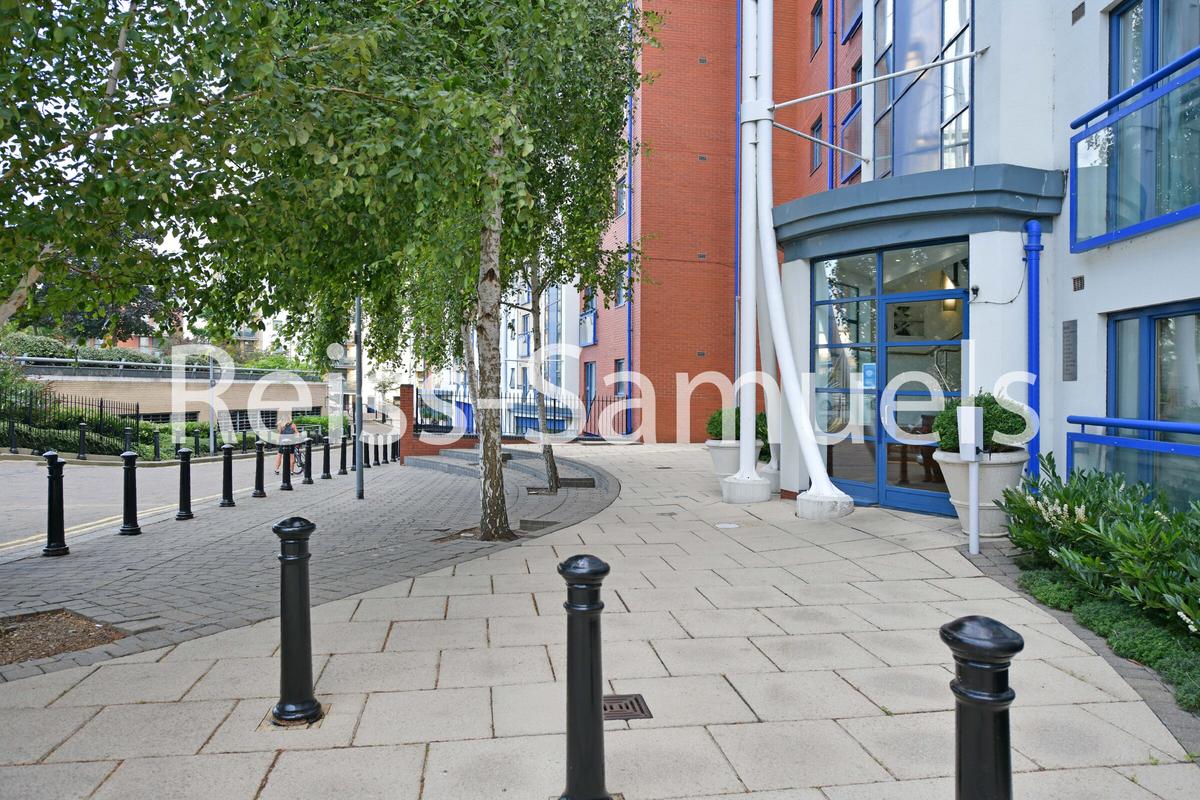 3 bedroom house for rent Newton Place, London, E14 3TT UniHomes