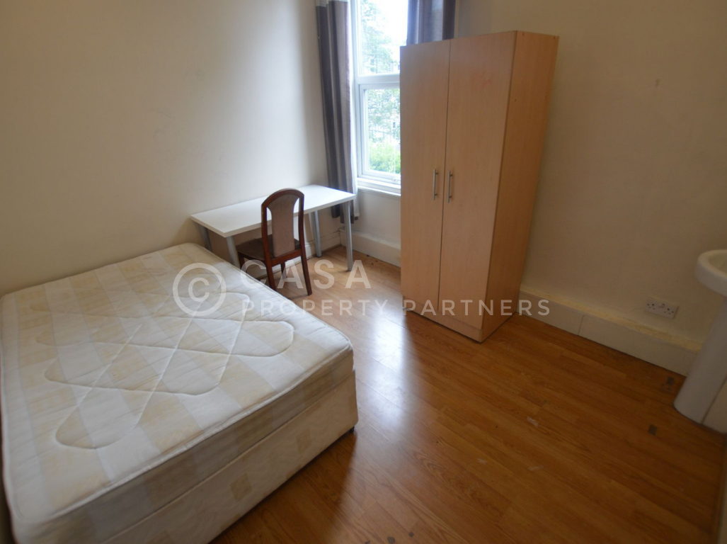 12 bedroom house for rent North Grange Road, Leeds, LS6 2BR UniHomes