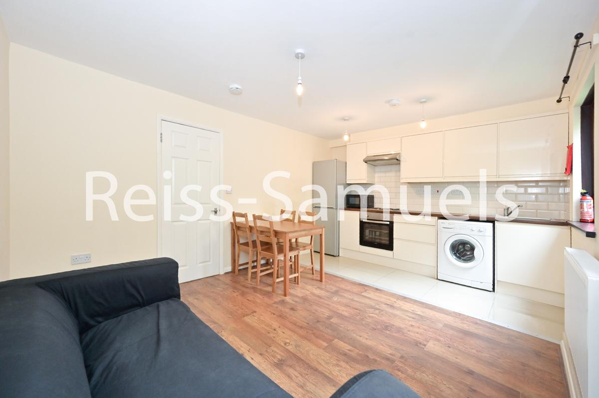 4 bedroom house for rent Oxley Close, London, SE1 5HN UniHomes