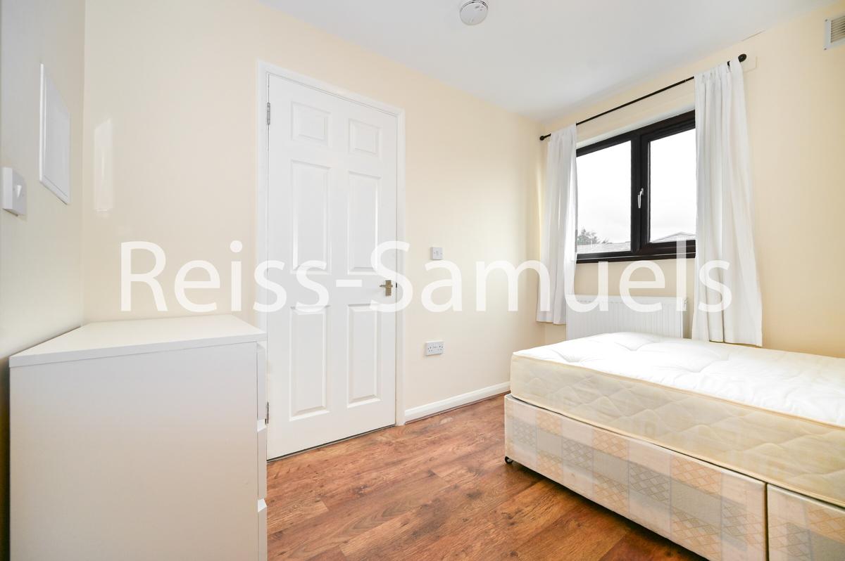 4 bedroom house for rent Oxley Close, London, SE1 5HN UniHomes
