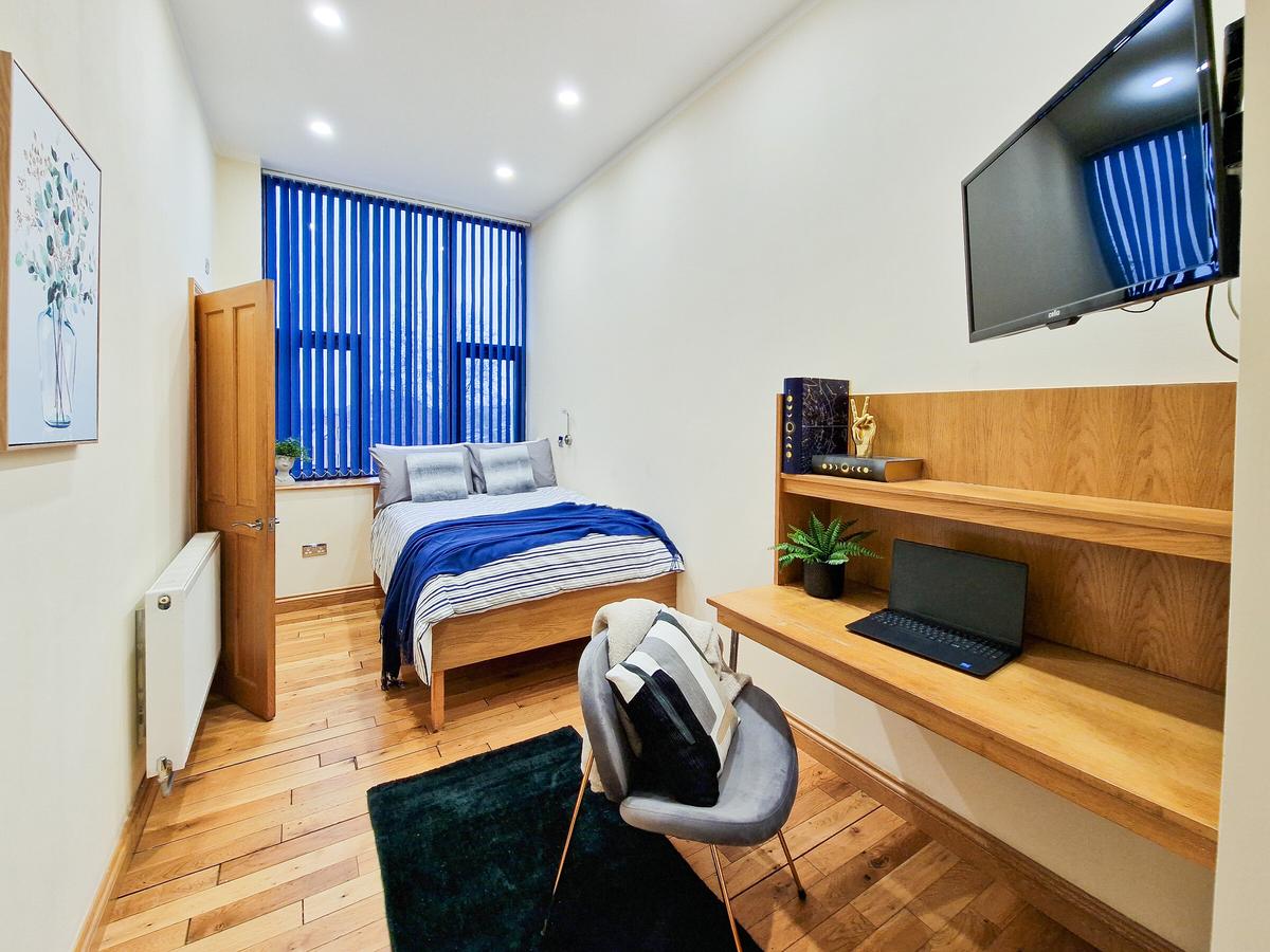 5 bedroom apartment on Radford Road, Radford, Nottingham