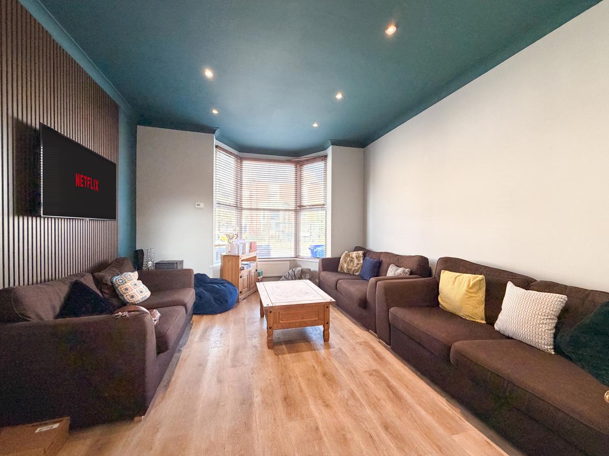 8 bedroom house on Crookesmoor Road, Crookesmoor, Sheffield