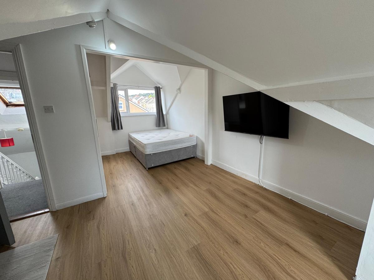 6 Bedroom House For Rent King Edward s Road Swansea SA1 4LU UniHomes 6-bedroom-house-for-rent-king-edward-s-road-swansea-sa1-4lu-unihomes