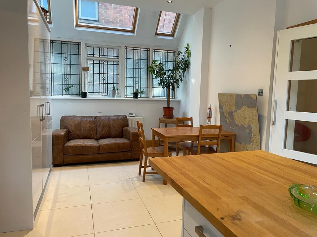 2 bedroom house for rent Barrack Lane, Nottingham, NG7 1AN UniHomes