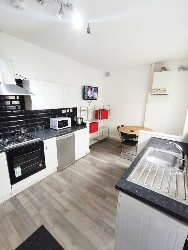 3 bedroom apartment on Holberry Close, Broomhall, Sheffield
