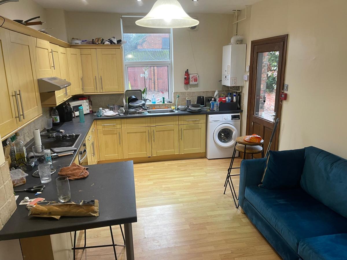 8 bedroom house for rent Radcliffe Road Nottingham, NG2 5HG UniHomes