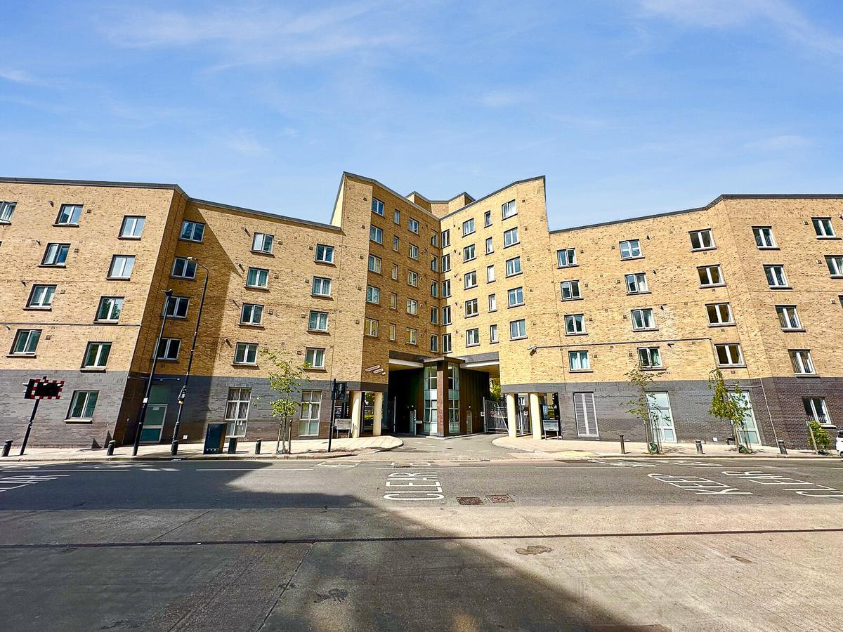 3 bedroom house on Westferry Road, Canary Wharf, London