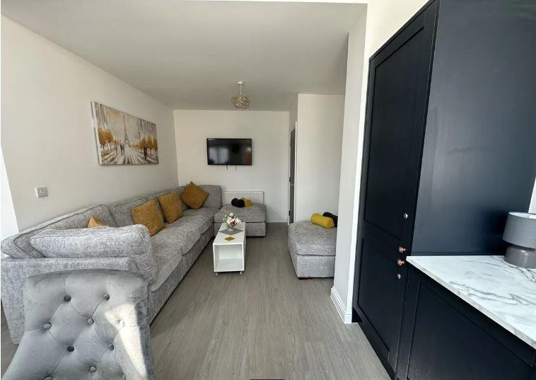 6 bedroom house for rent Wallisdown Road, Bournemouth, BH11 8PS UniHomes