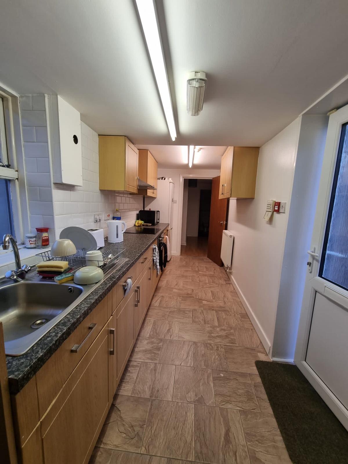 3 bedroom apartment for rent Midland Road, Leeds, LS6 1BQ UniHomes