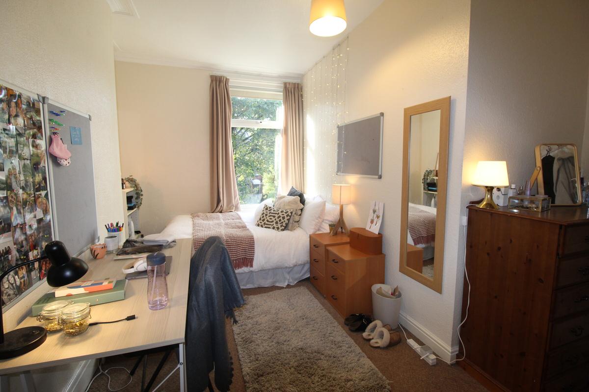 8 bedroom house for rent Ash Grove, Leeds, LS6 1AX UniHomes