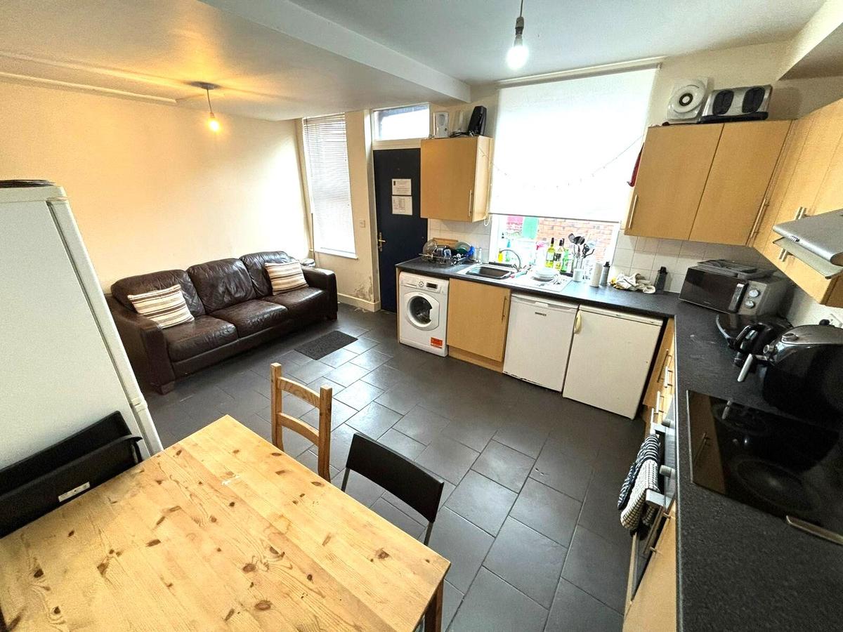 5 bedroom house for rent Carberry Place, Leeds, LS6 1QJ UniHomes