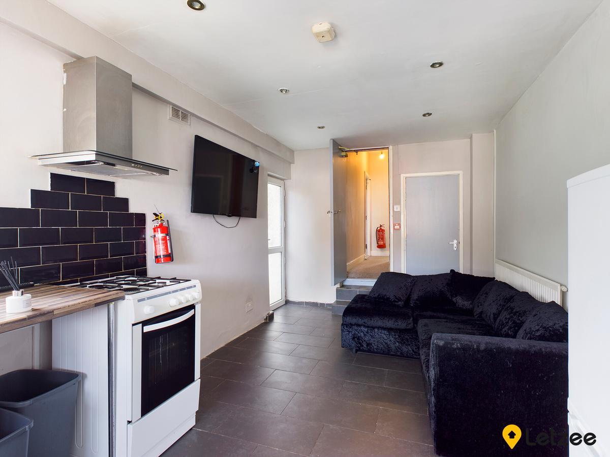 5 bedroom house for rent Canterbury Road, Swansea, SA2 0DD UniHomes