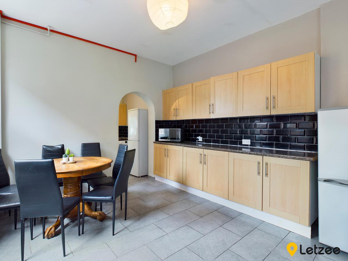 8 bedroom house on Uplands Crescent, Uplands, Swansea