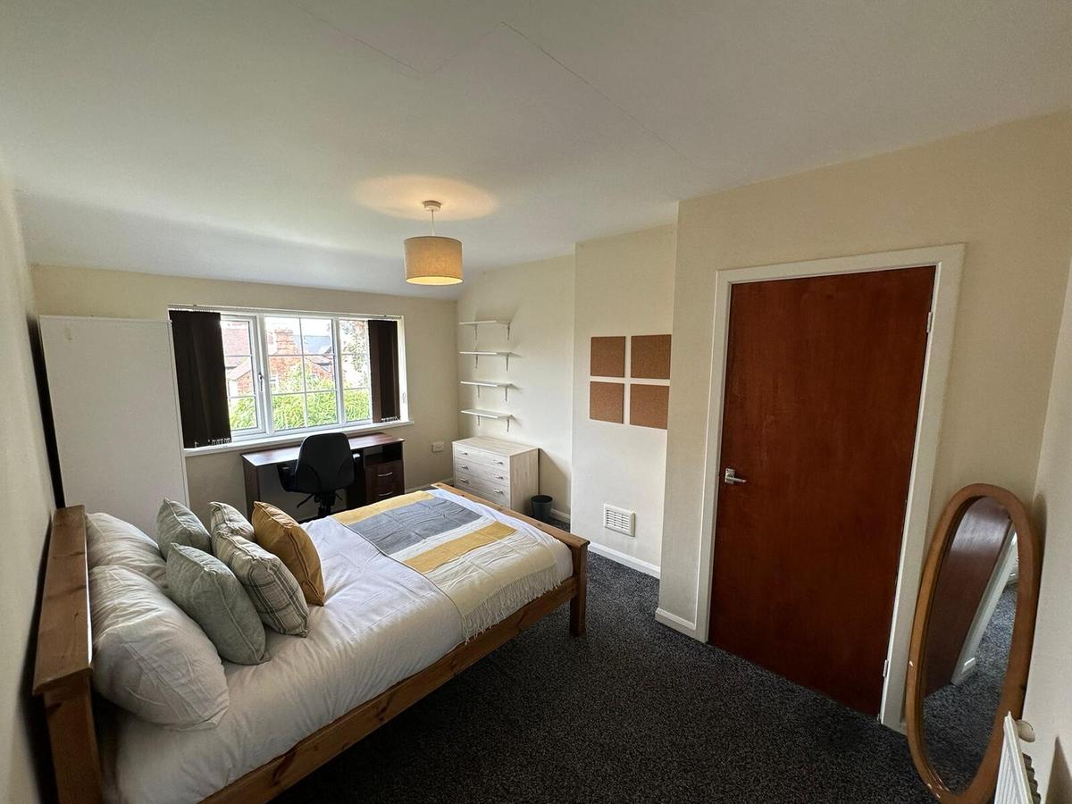 4 bedroom house for rent Rolleston Drive, Nottingham, NG7 1JS UniHomes