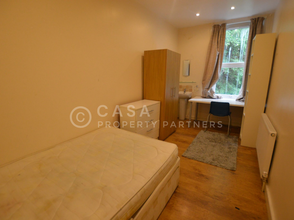 12 bedroom house for rent North Grange Road, Leeds, LS6 2BR UniHomes