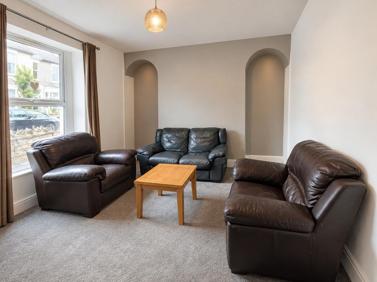 4 bedroom house on Nicholl Street, City Centre, Swansea