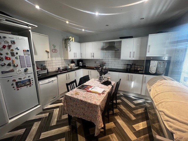 5 bedroom house on Ash Crescent, Headingley, Leeds