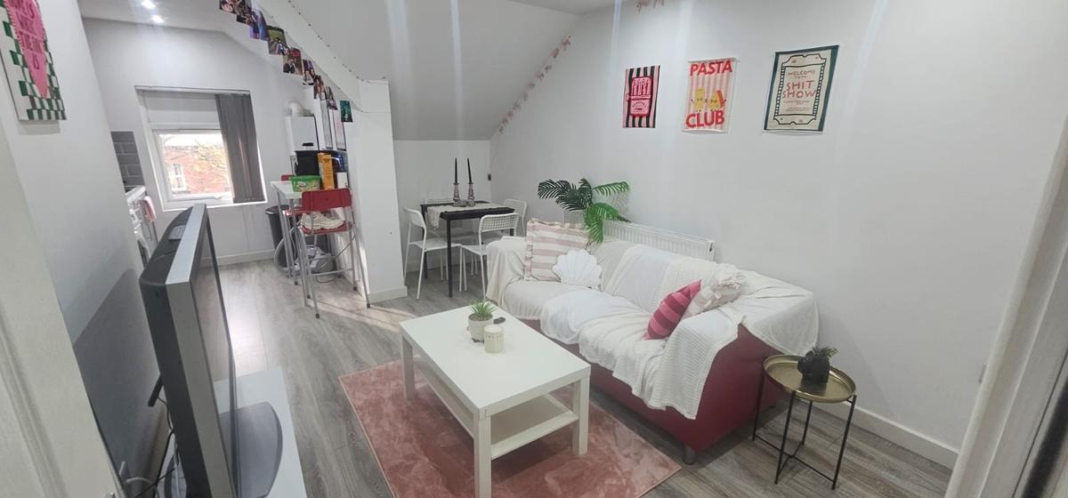2 bedroom apartment on Kensington Terrace, Hyde Park, Leeds