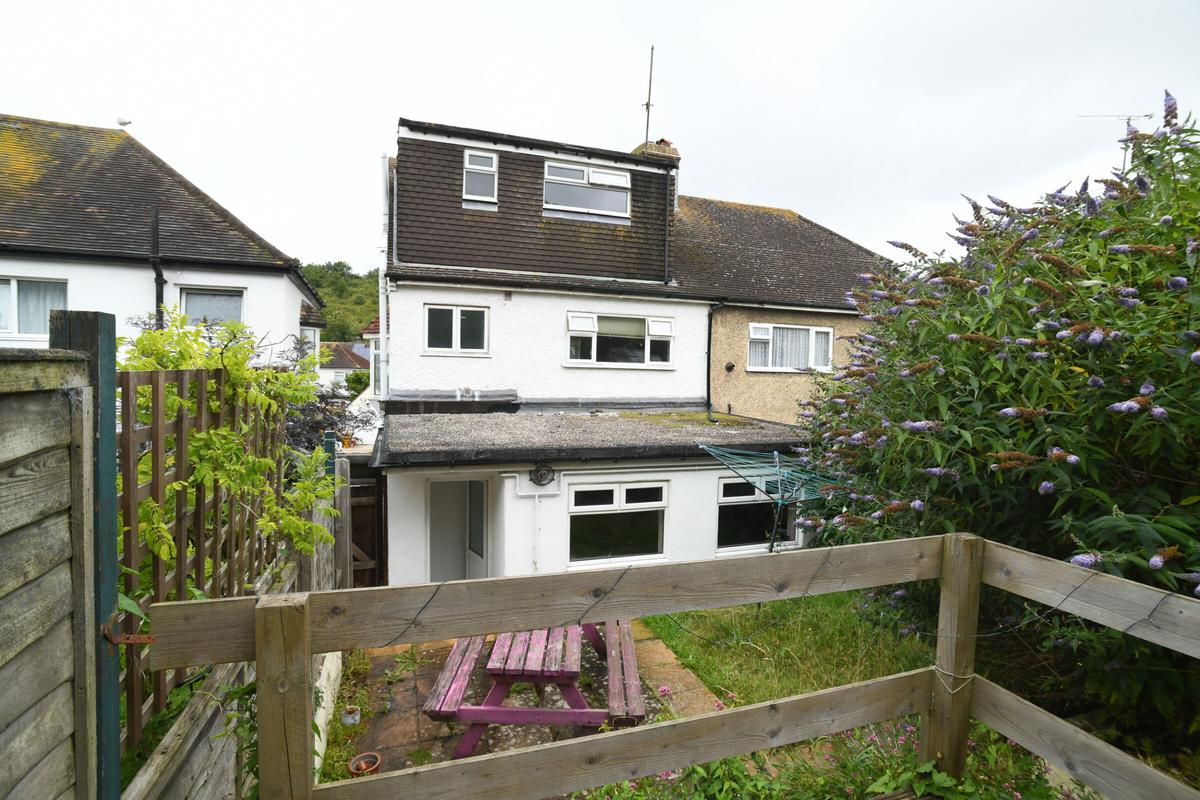 6 bedroom house for rent Lower Bevendean Avenue, Brighton, BN2 4FE UniHomes