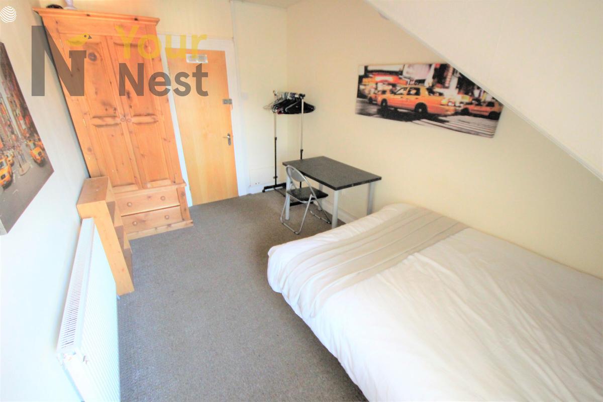 3 bedroom apartment for rent Headingley Avenue, Leeds, LS6 3EP UniHomes