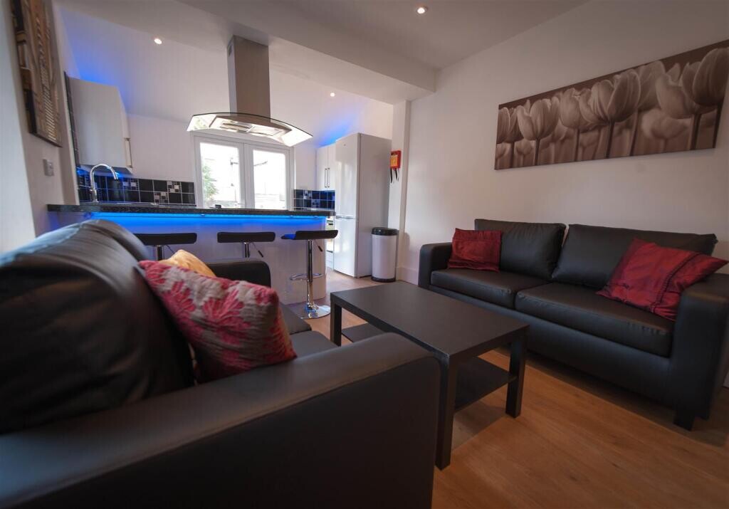 5 bedroom house on Martyrs Field Road, Wincheap, Canterbury