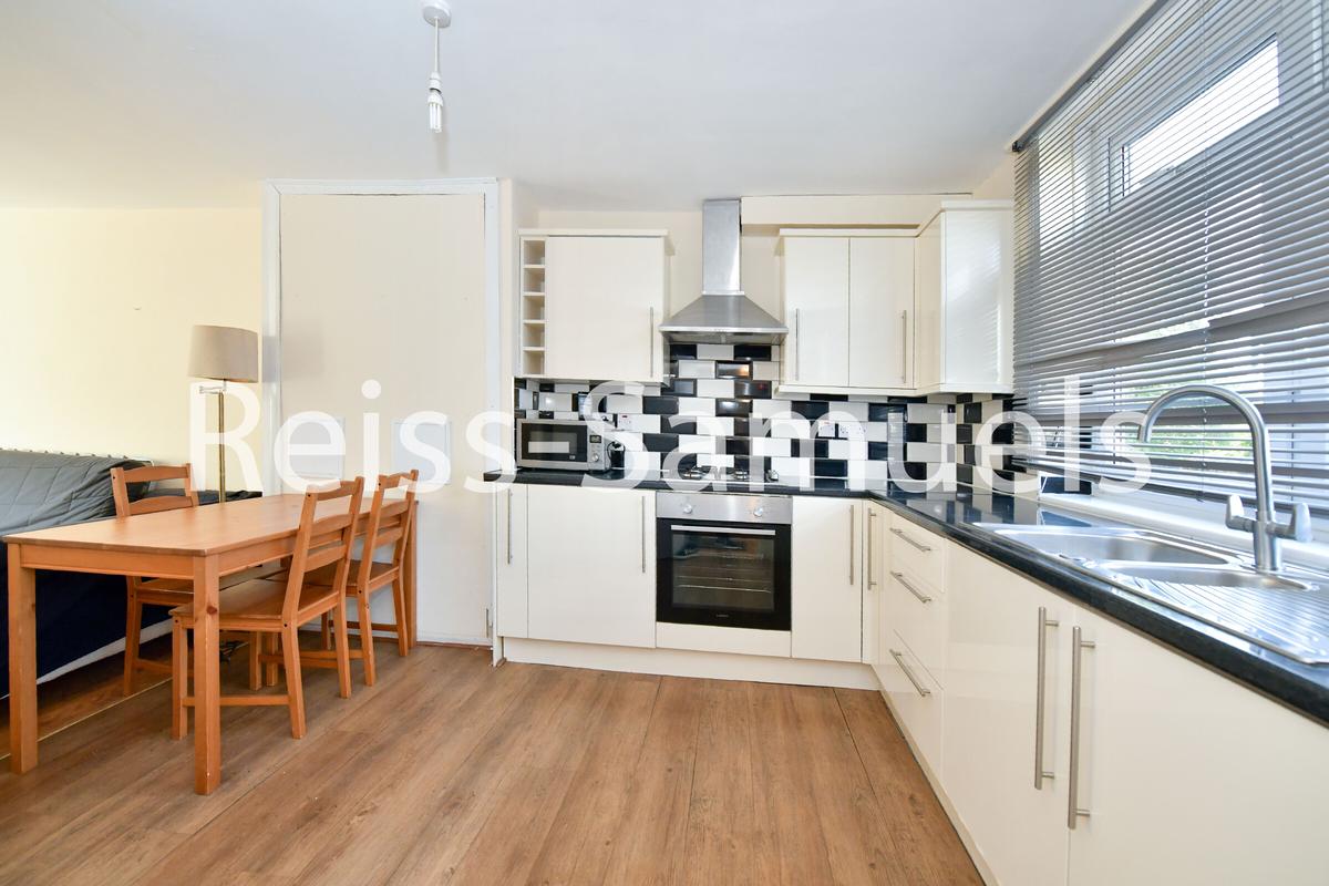 3 bedroom apartment for rent Glengarnock Avenue, London, E14 3BP UniHomes