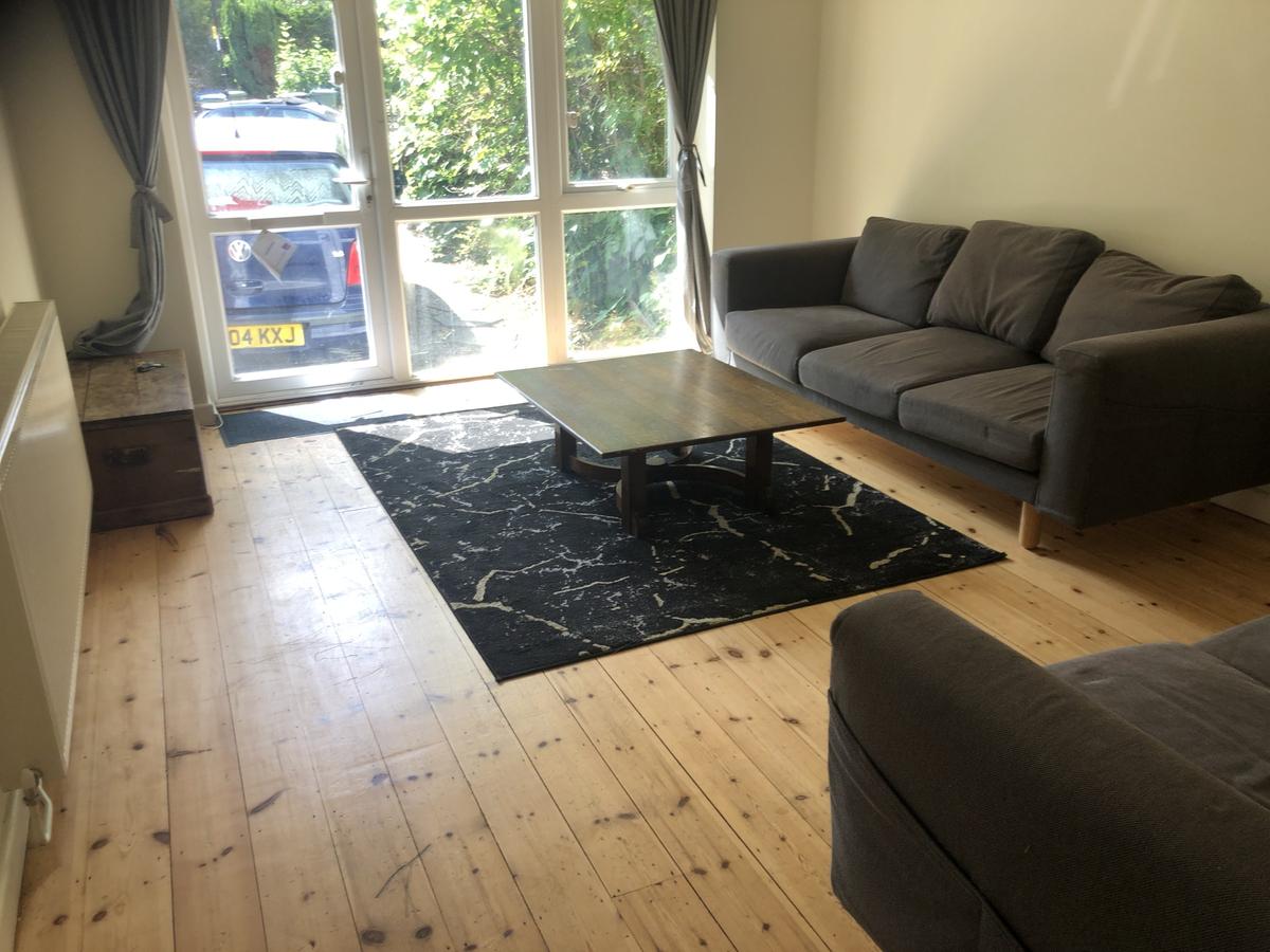 4 bedroom house on Berkeley Close, The Polygon, Southampton