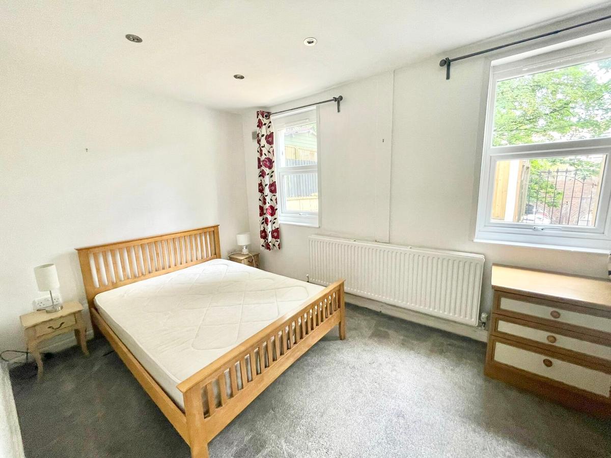 3 bedroom apartment for rent Wells Road, Bath, BA2 3AP UniHomes