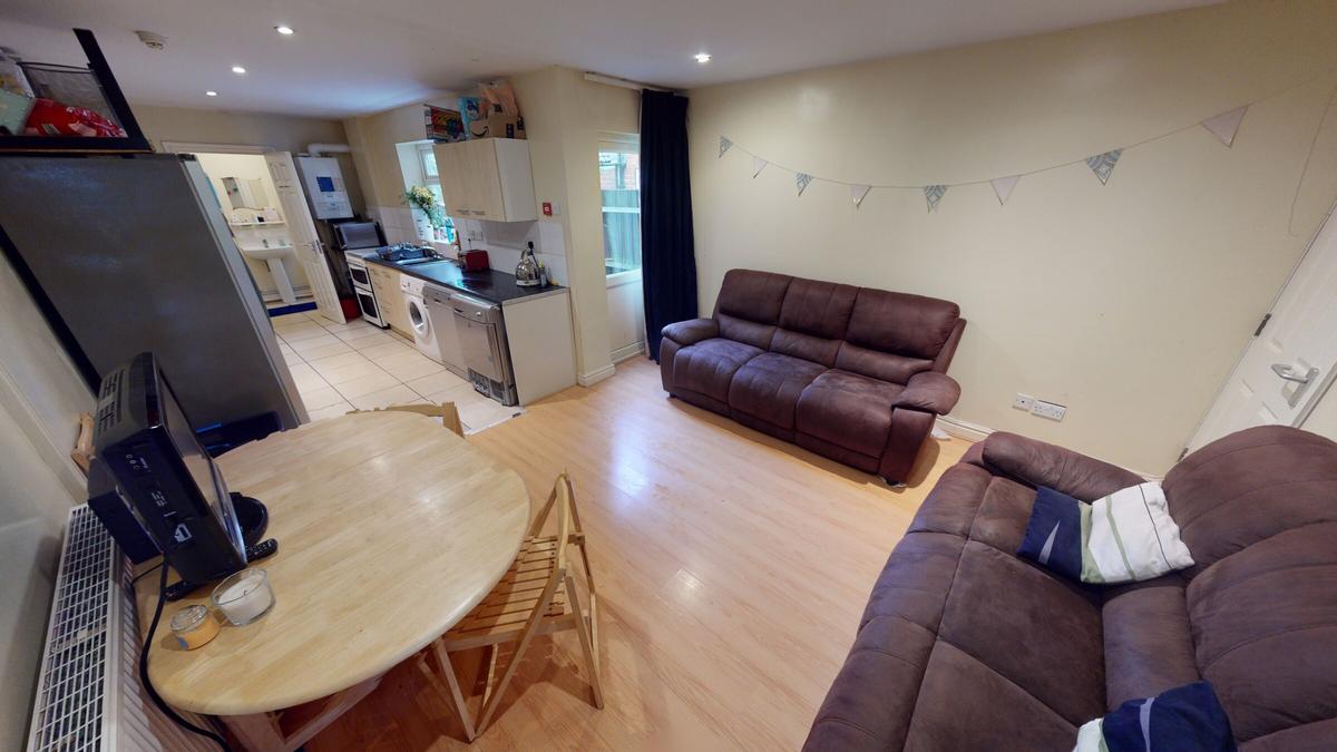 6 bedroom house on Tiverton Road, Selly Oak, Birmingham