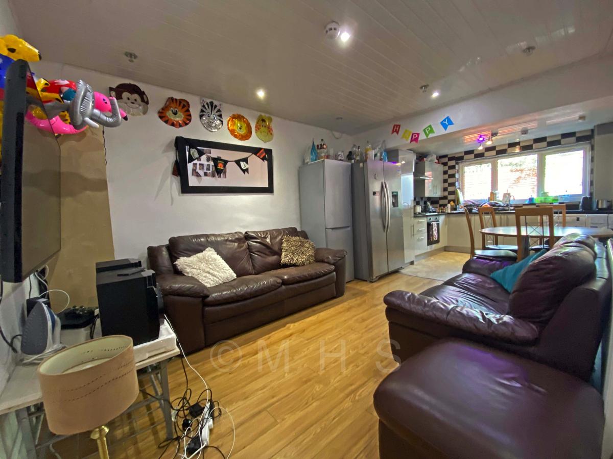 6 bedroom house on Mayville Road, Hyde Park, Leeds