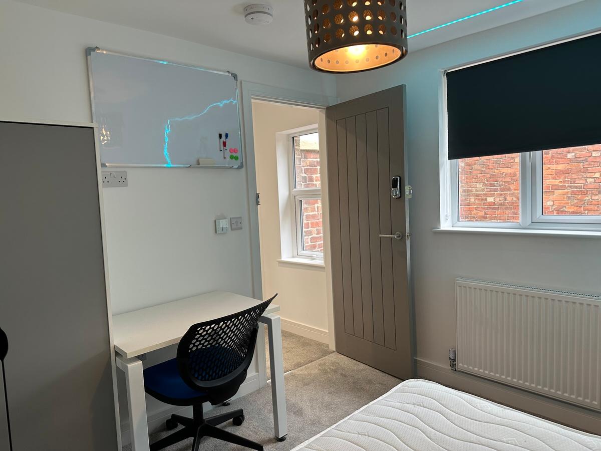 3 bedroom apartment for rent Vernon House, Nottingham, NG9 2NS UniHomes