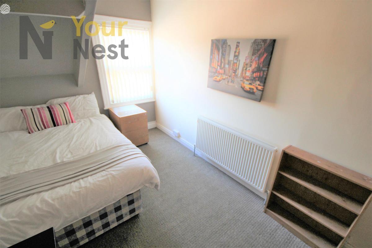 3 bedroom apartment for rent Headingley Avenue, Leeds, LS6 3EP UniHomes